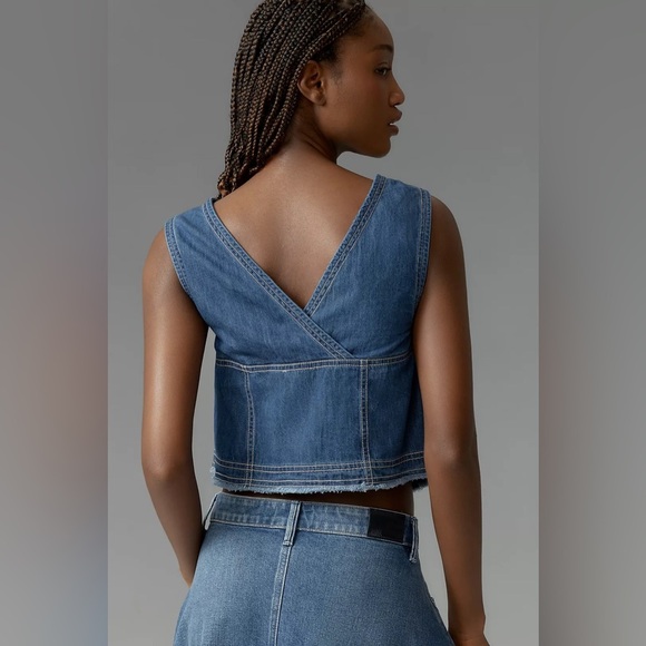 🆕 NWT Anthropologie Pilcro Coastal Cutoff V-Neck Denim Top - Picture 3 of 9